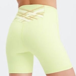 NWT Fabletics Boost ll Short 6"